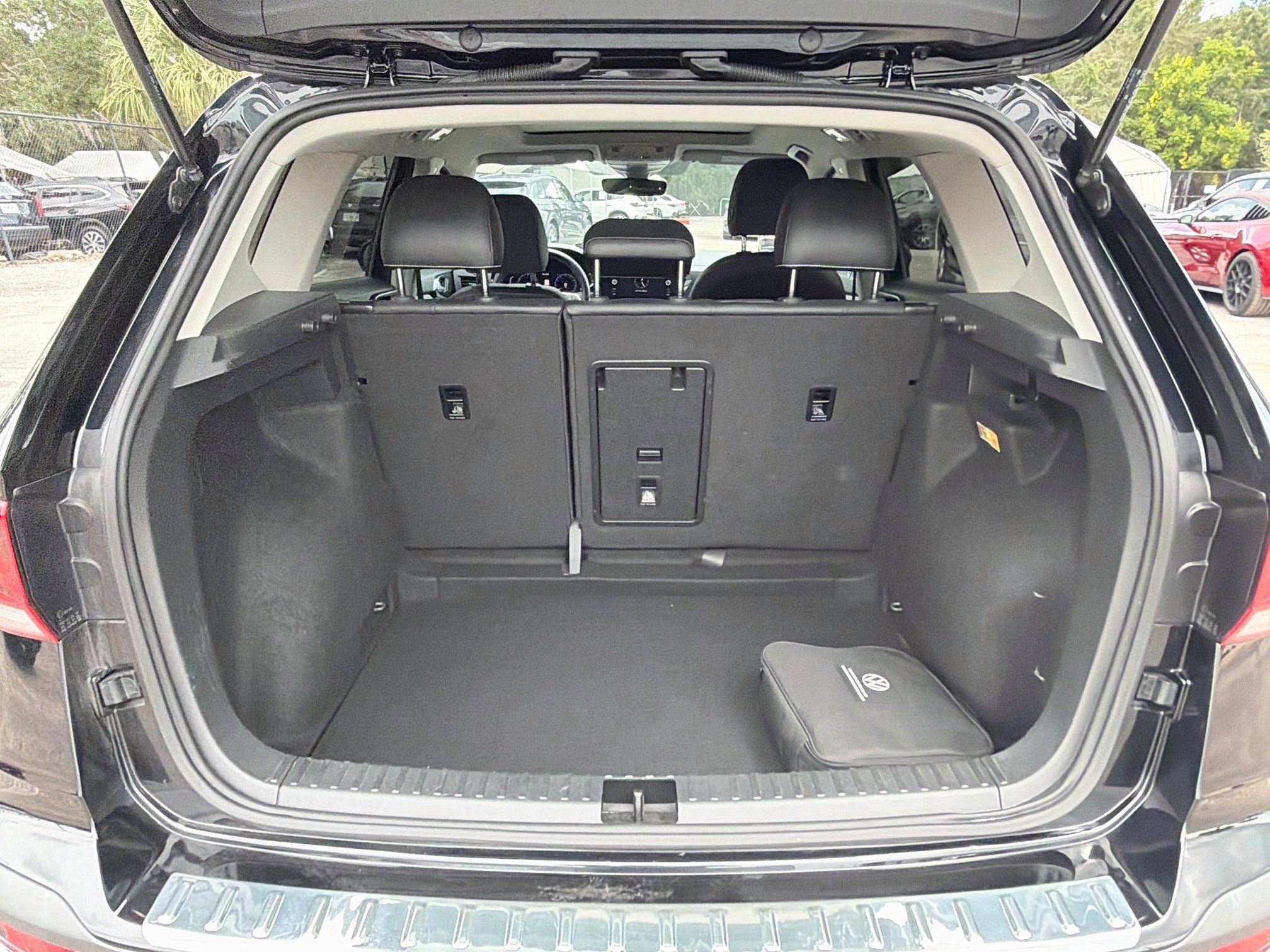 Used 2022 Volkswagen Taos SEL w/ Panoramic Sunroof Package FWD image 12