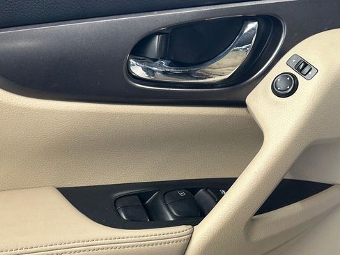 Used 2015 Nissan Rogue SV image 9