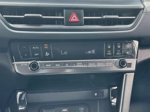 Certified 2025 Kia Seltos EX FWD image 16