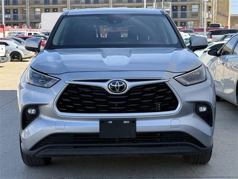 Used 2024 Toyota Highlander LE image 8