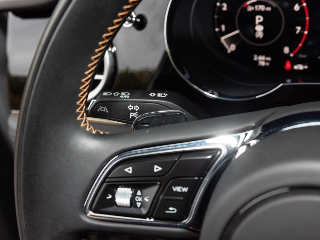 Used 2024 Bentley Bentayga Extended Wheelbase AWD/4WD image 40