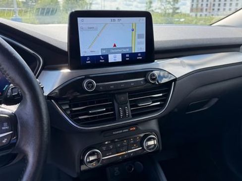 Used 2021 Ford Escape Titanium image 23