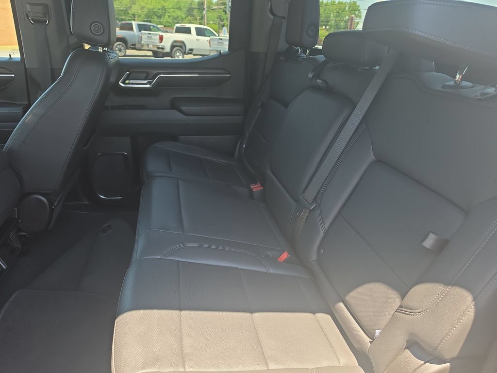 Used 2024 GMC Sierra 1500 SLT AWD/4WD image 17