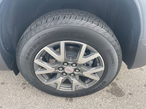 Used 2023 GMC Acadia SLE w/ Driver Convenience Package image 11