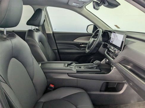 Certified 2024 Toyota Grand Highlander FWD image 31