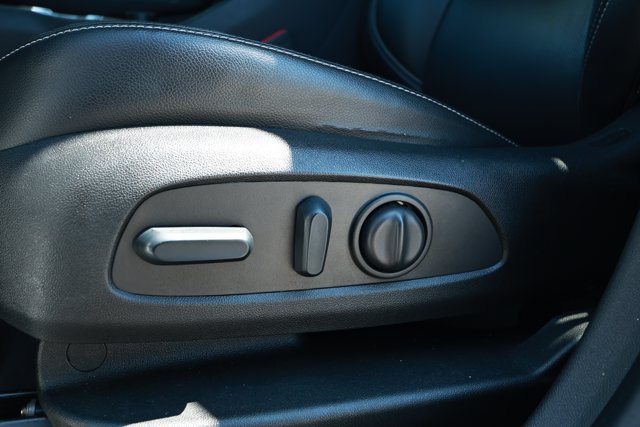 Used 2022 GMC Terrain SLT w/ Infotainment Package II FWD image 27