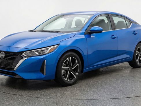 Used 2025 Nissan Sentra SV image 3