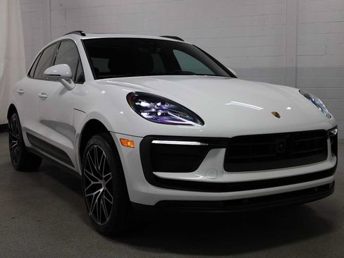 Certified 2026 Porsche Macan AWD/4WD image 12