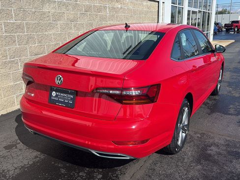 Used 2019 Volkswagen Jetta R-Line w/ R-Line Cold Weather Package FWD image 3