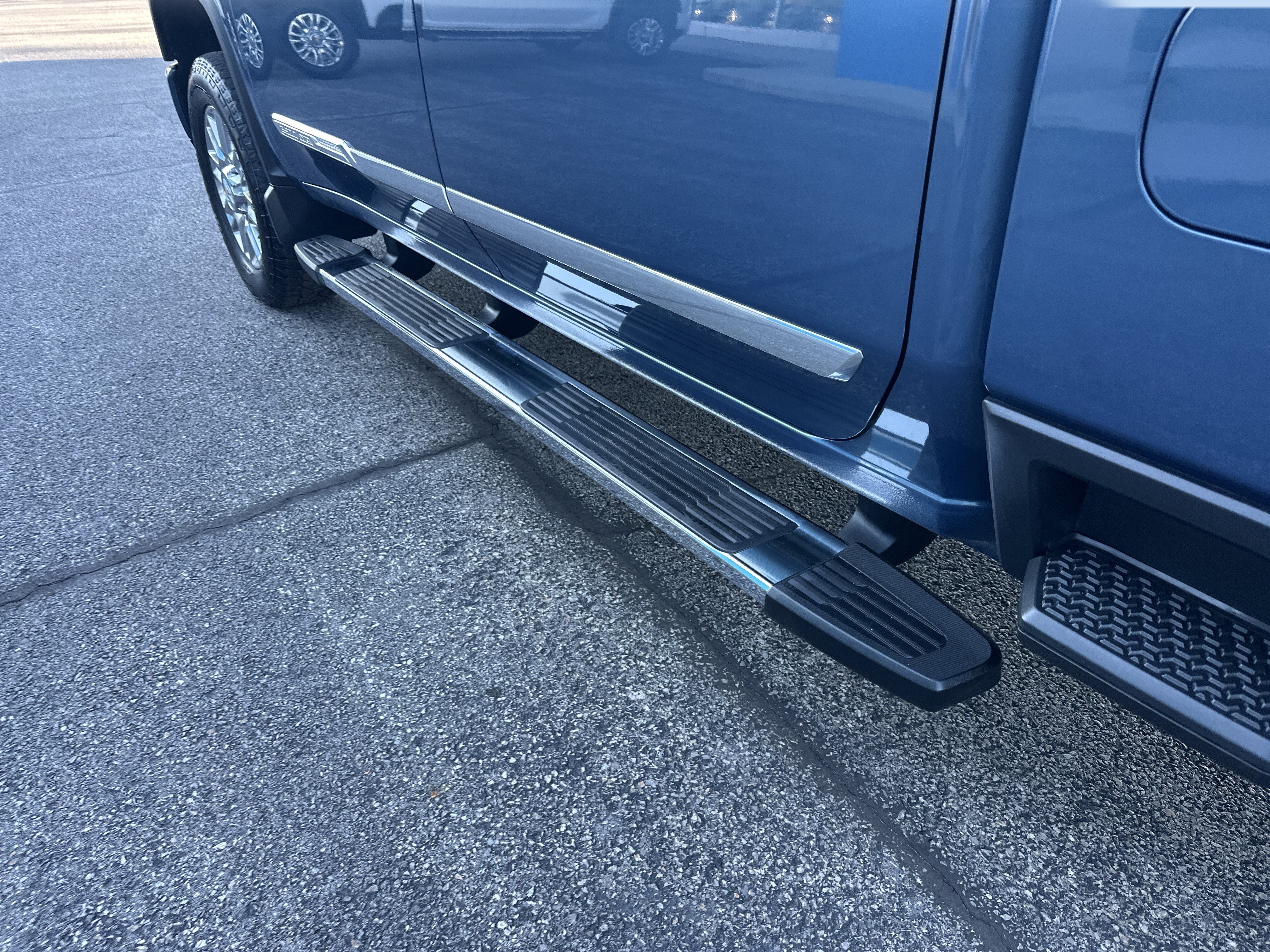 Certified 2024 Chevrolet Silverado 2500 High Country w/ High Country Premium Package AWD/4WD image 8