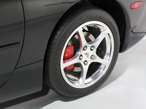 Used 2002 Chevrolet Corvette Coupe w/ Preferred Equipment Group1 image 44