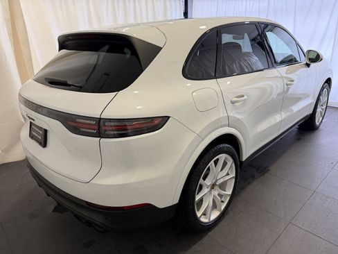 Used 2023 Porsche Cayenne Platinum Edition image 9