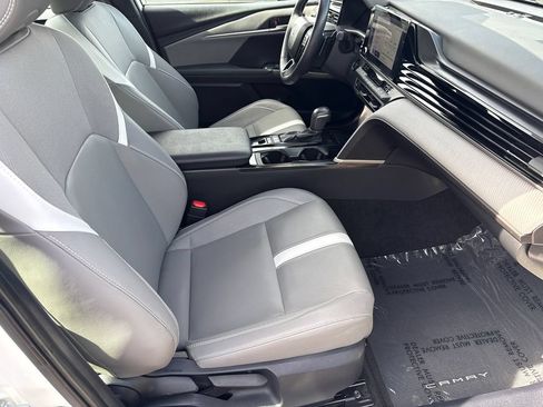 Used 2025 Toyota Camry SE w/ Convenience Package FWD image 12