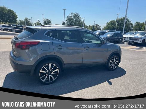 Used 2017 Nissan Rogue Sport SL w/ SL Premium Package FWD image 5