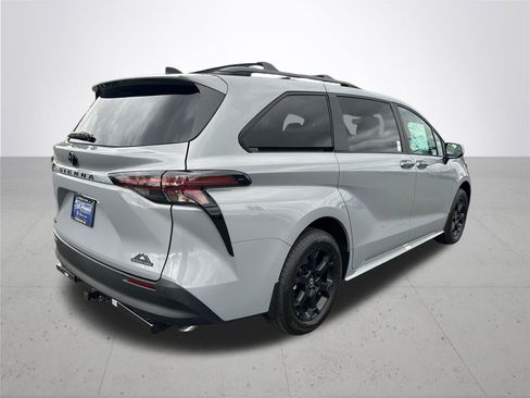 New 2026 Toyota Sienna XLE Woodland Edition image 7