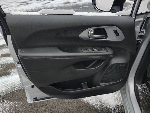 New 2026 Chrysler Pacifica Limited w/ Uconnect Theater Family Group image 12