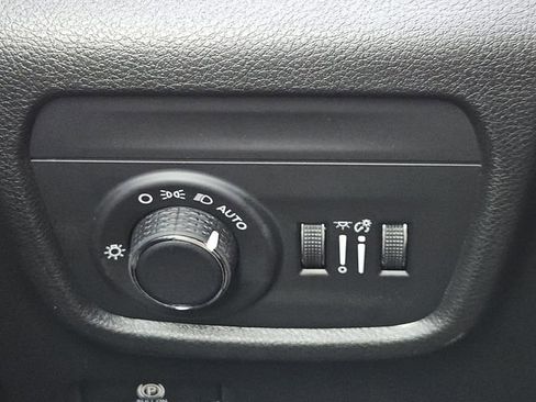 New 2025 Jeep Grand Cherokee Laredo image 17