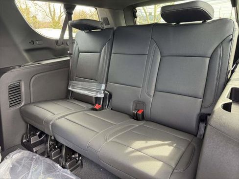 New 2026 Chevrolet Suburban LT image 10