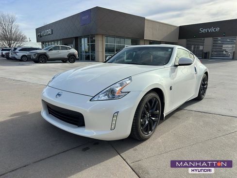 Used 2016 Nissan 370Z Touring image 1