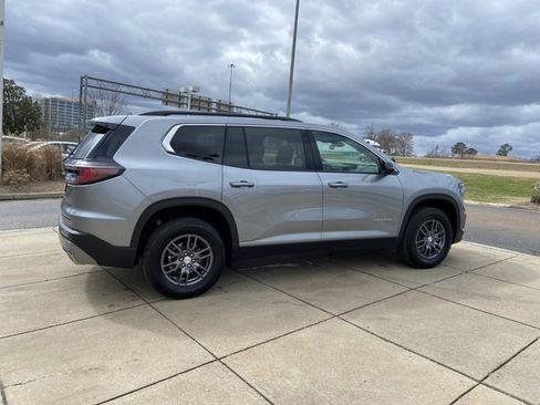 Used 2025 GMC Acadia Elevation image 11
