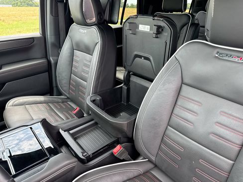 Used 2025 GMC Yukon AT4 Ultimate AWD/4WD image 23