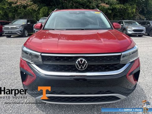 Used 2023 Volkswagen Taos SE w/ Panoramic Sunroof Package FWD image 8