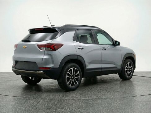 Used 2025 Chevrolet TrailBlazer LT image 9