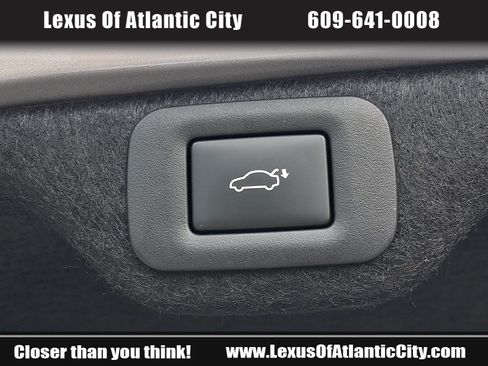 Used 2025 Lexus ES 300h w/ Premium Package FWD image 32