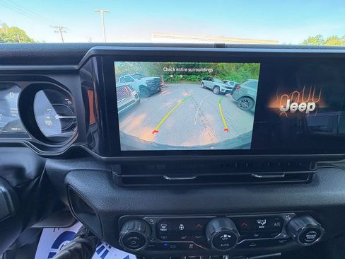 Used 2024 Jeep Wrangler Unlimited AWD/4WD image 21