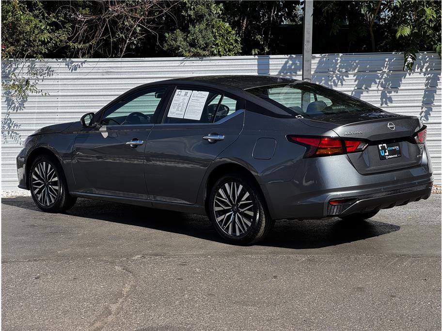 Used 2025 Nissan Altima 2.5 SV AWD/4WD image 10