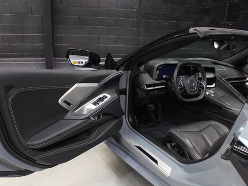 Used 2024 Chevrolet Corvette Stingray Premium Conv w/ Z51 Performance Package RWD image 38