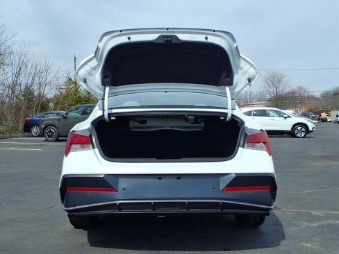 Certified 2024 Hyundai Elantra Limited image 10