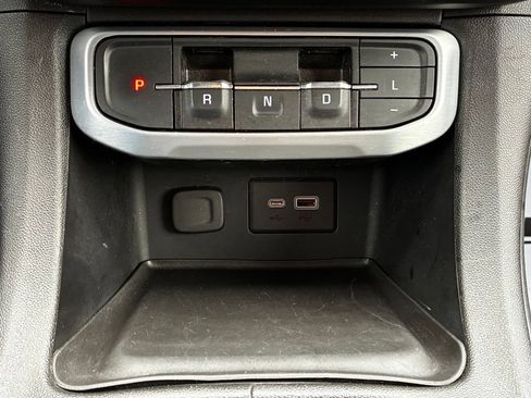 Used 2021 GMC Acadia SLE w/ Driver Convenience Package FWD image 25