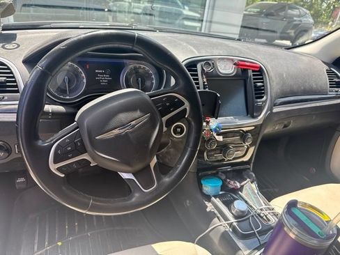 Used 2016 Chrysler 300 Limited RWD image 3