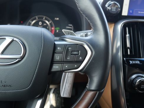 Certified 2024 Lexus LX 600 4WD w/ Luxury Package image 25