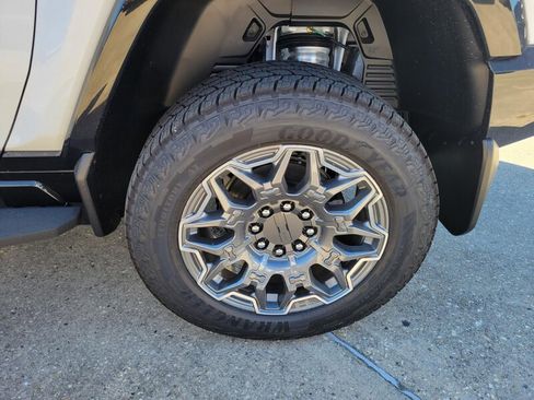 New 2025 GMC Hummer EV 3X w/ LPO, Sport Package image 10