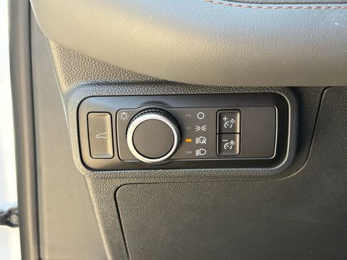 Used 2026 Ford Explorer Active RWD image 12