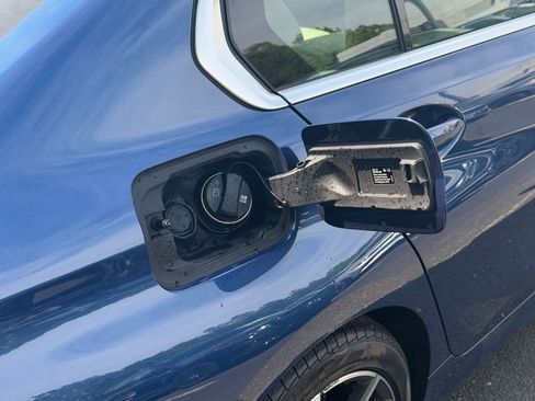 Used 2021 BMW 330i xDrive Sedan w/ Premium Package AWD/4WD image 28