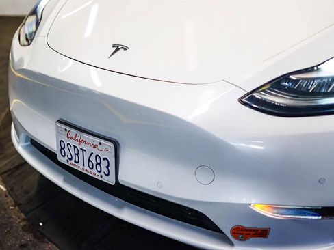 Used 2020 Tesla Model Y Performance image 8