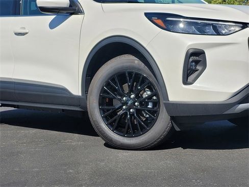 New 2025 Ford Escape SE image 2