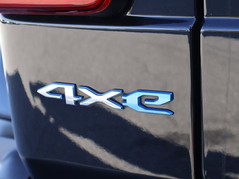 Used 2023 Jeep Wrangler Sahara w/ Cold Weather Group image 8