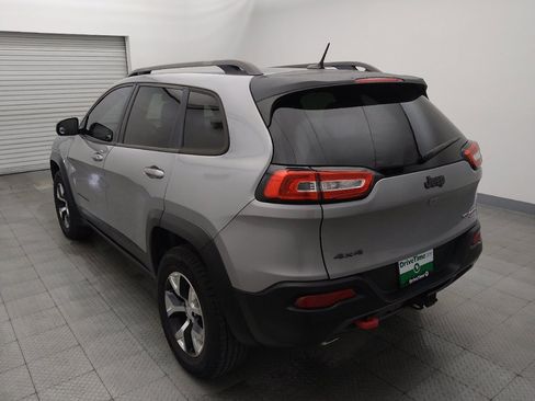 Used 2015 Jeep Cherokee Trailhawk w/ Cold Weather Group AWD/4WD image 5