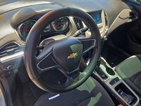Used 2017 Chevrolet Cruze LS FWD image 7