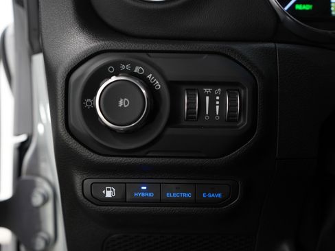 Used 2022 Jeep Wrangler Unlimited Sahara image 21