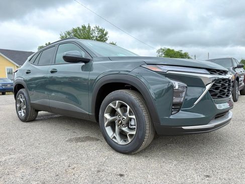 New 2026 Chevrolet Trax LT w/ LT Convenience Package FWD image 8