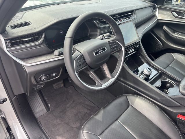Used 2025 Jeep Grand Cherokee L Limited w/ Luxury Tech Group II AWD/4WD image 29