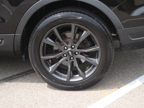 Used 2018 Ford Explorer XLT w/ Equipment Group 202A image 30