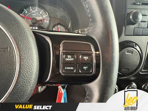 Used 2016 Jeep Wrangler Sahara AWD/4WD image 10