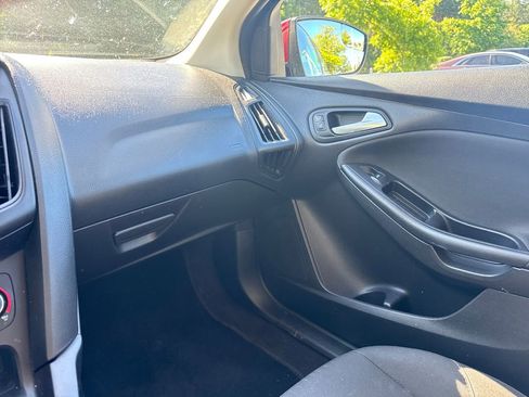 Used 2017 Ford Focus SE FWD image 17