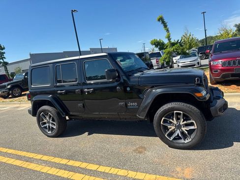 Used 2024 Jeep Wrangler Unlimited w/ LED Headlamp & Fog Lamp Group AWD/4WD image 4